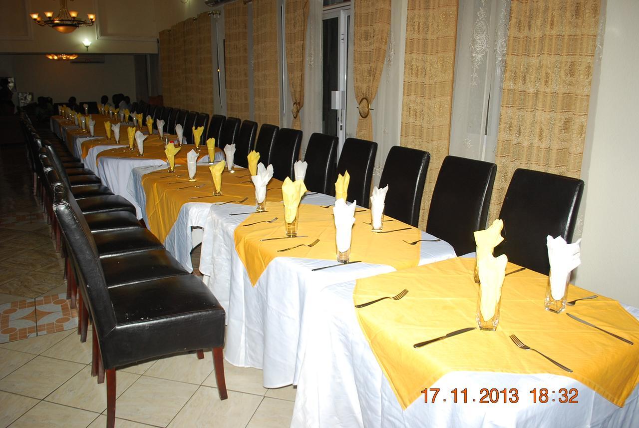 Hotel Vivi Palace Matadi Luaran gambar