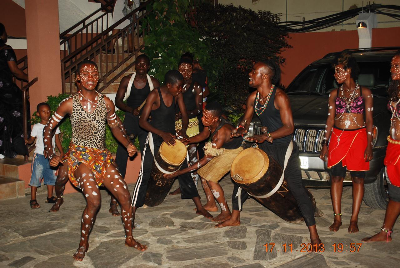 Hotel Vivi Palace Matadi Luaran gambar
