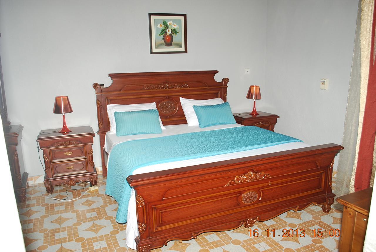 Hotel Vivi Palace Matadi Luaran gambar