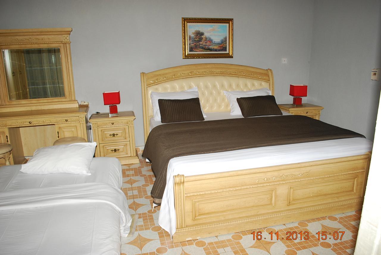 Hotel Vivi Palace Matadi Luaran gambar