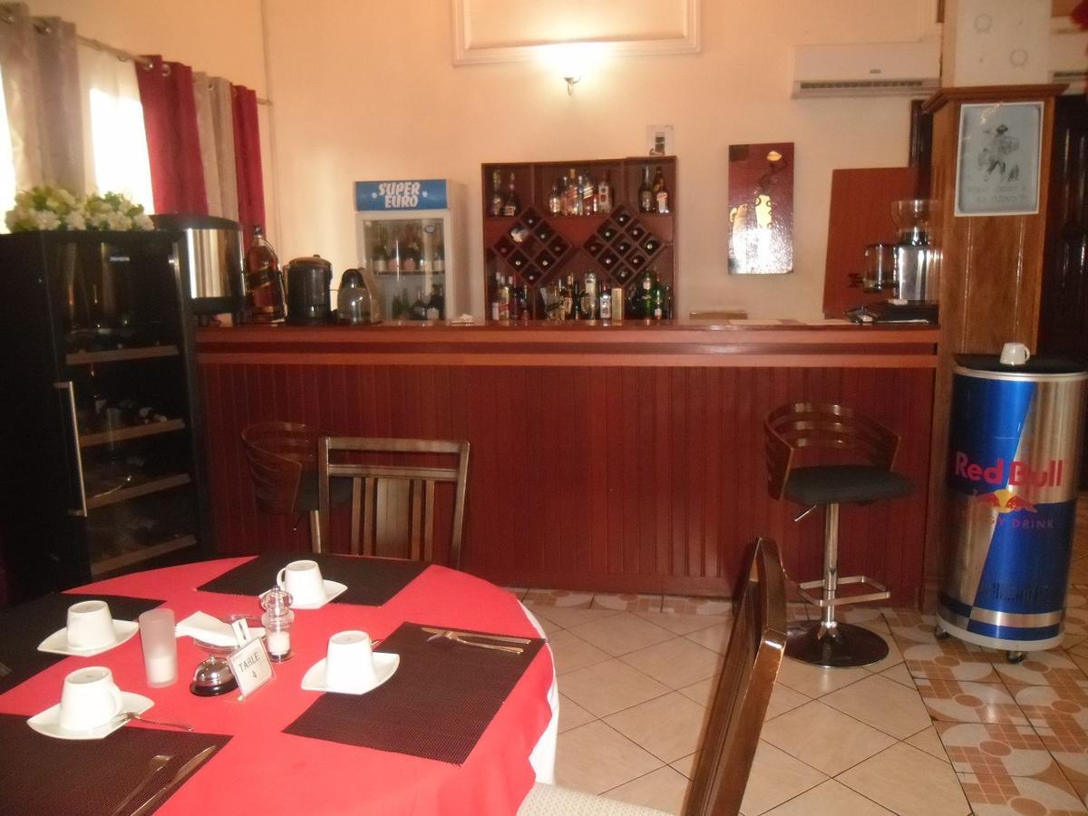 Hotel Vivi Palace Matadi Luaran gambar