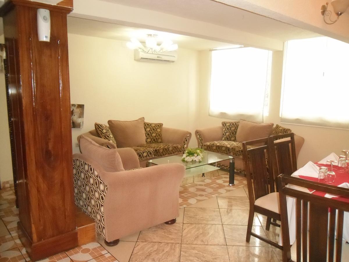 Hotel Vivi Palace Matadi Luaran gambar