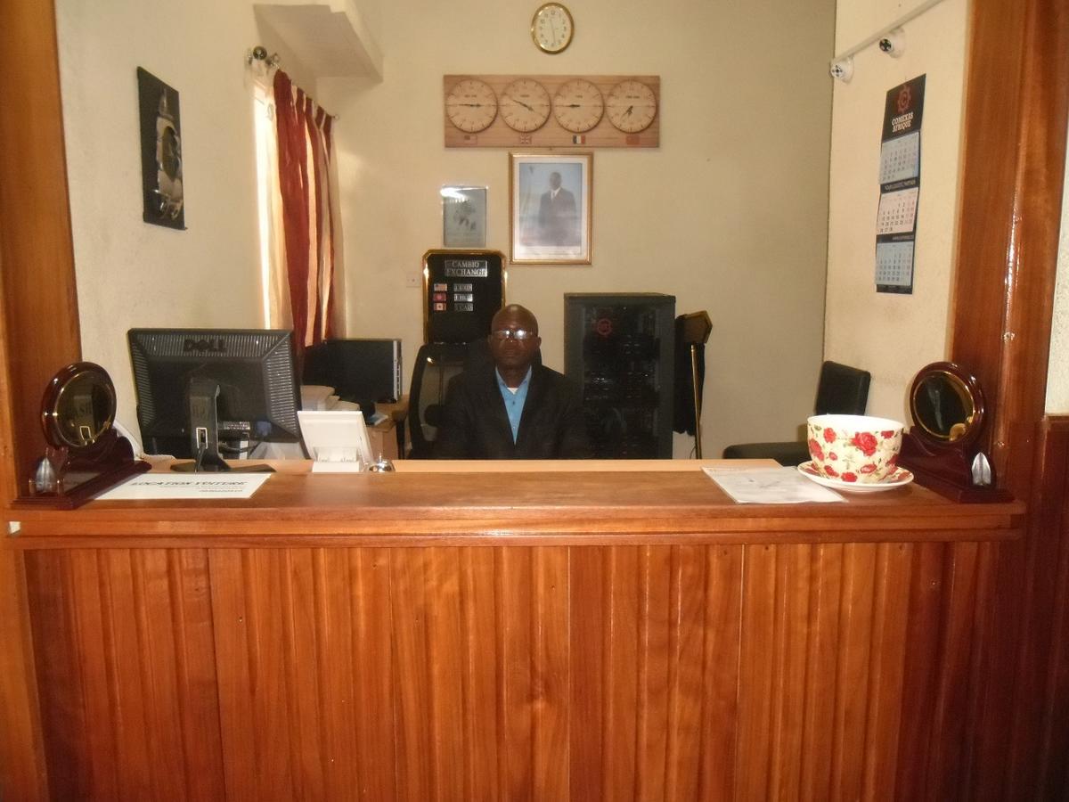 Hotel Vivi Palace Matadi Luaran gambar