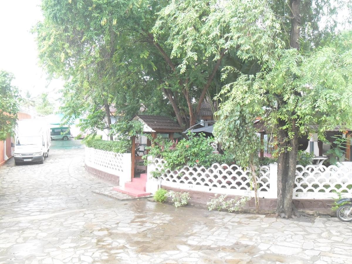 Hotel Vivi Palace Matadi Luaran gambar