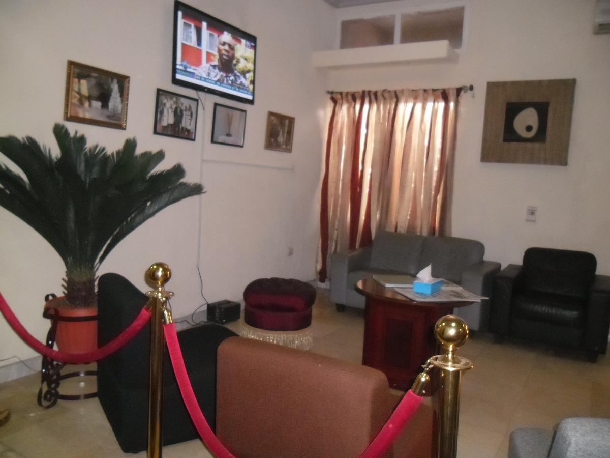 Hotel Vivi Palace Matadi Luaran gambar