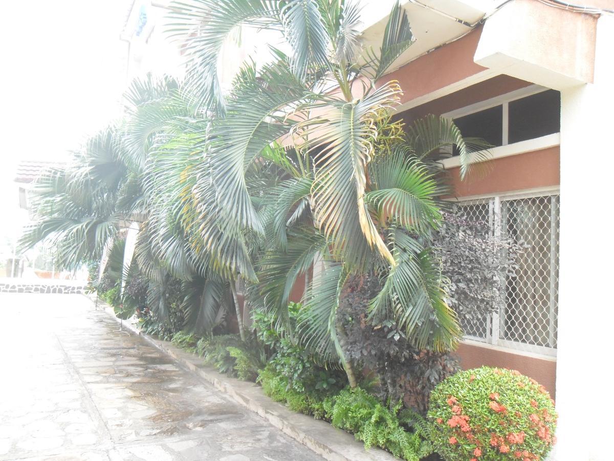Hotel Vivi Palace Matadi Luaran gambar