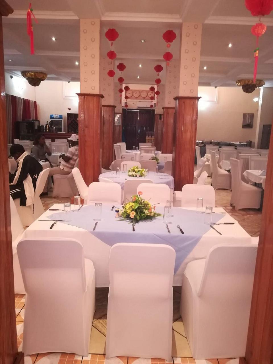 Hotel Vivi Palace Matadi Luaran gambar