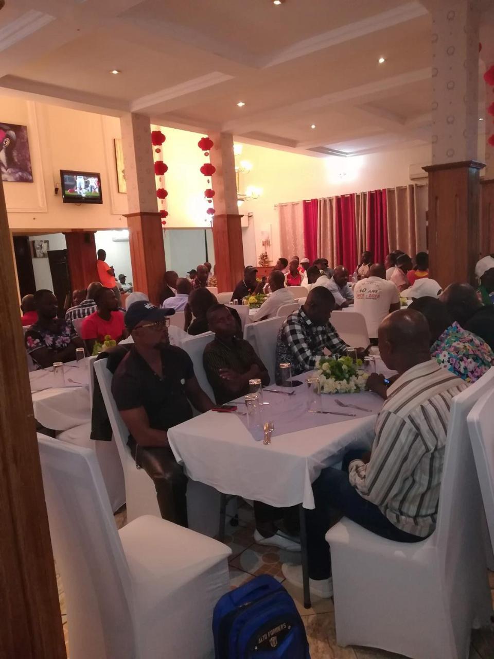 Hotel Vivi Palace Matadi Luaran gambar