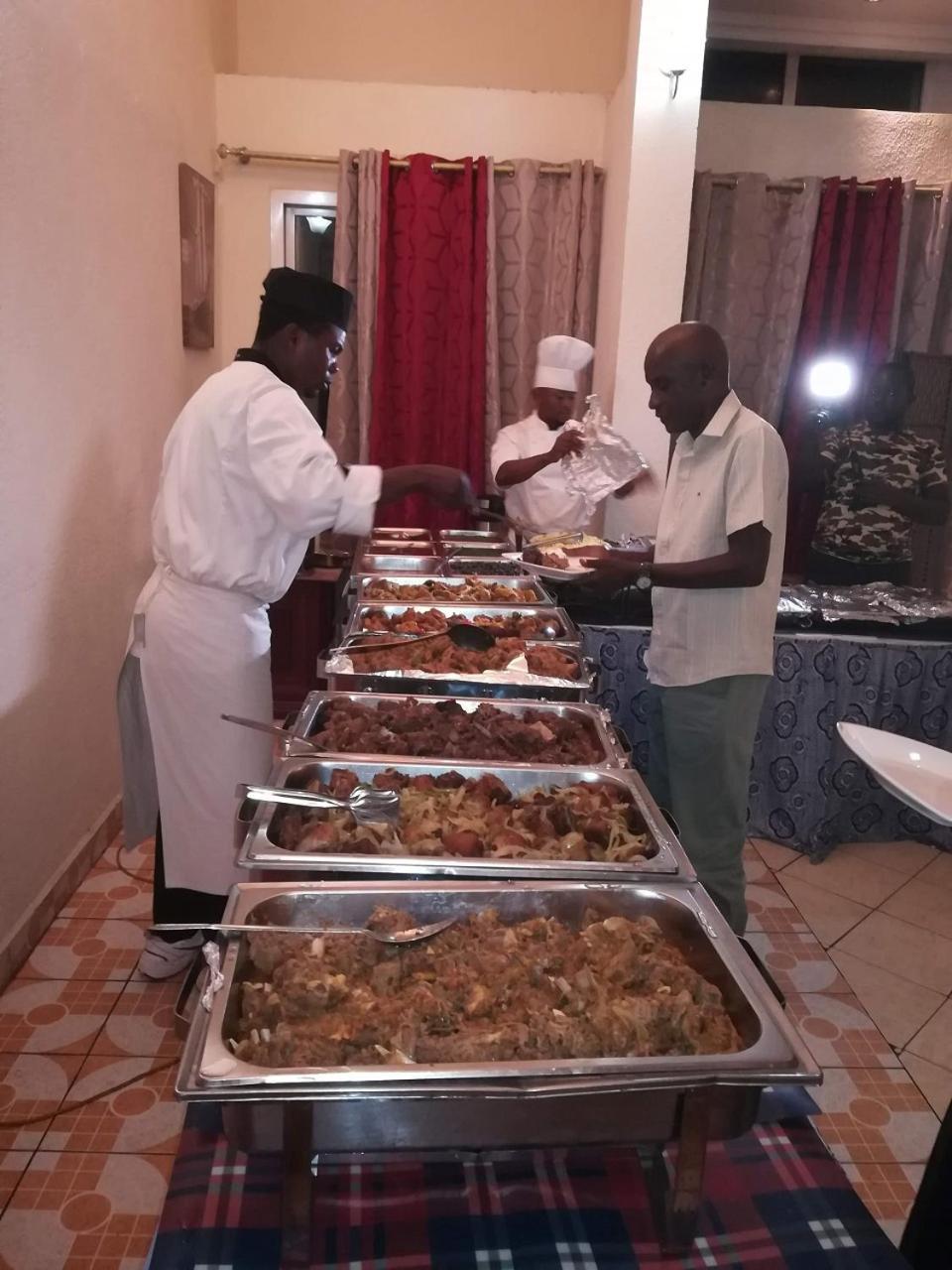 Hotel Vivi Palace Matadi Luaran gambar