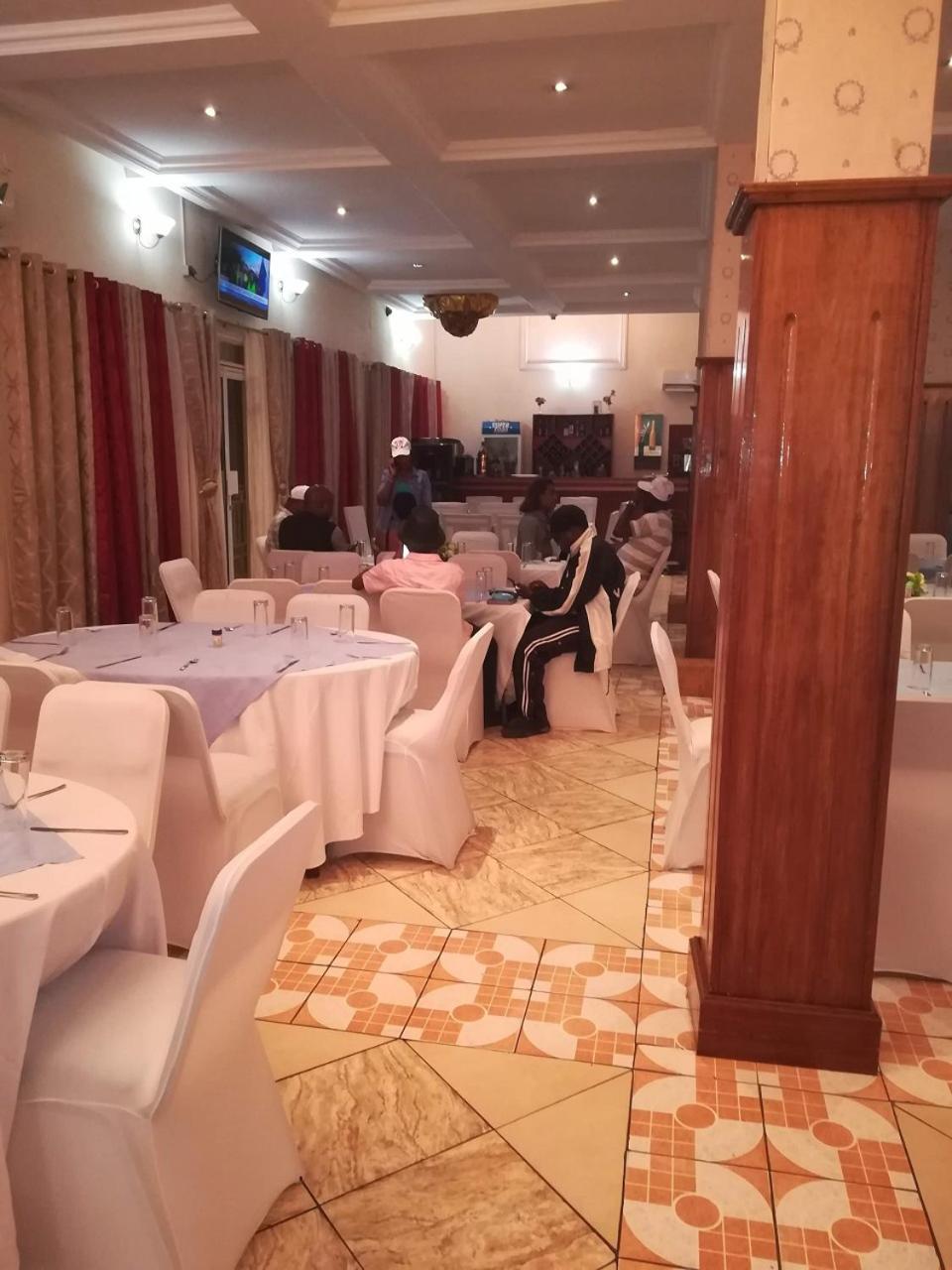 Hotel Vivi Palace Matadi Luaran gambar