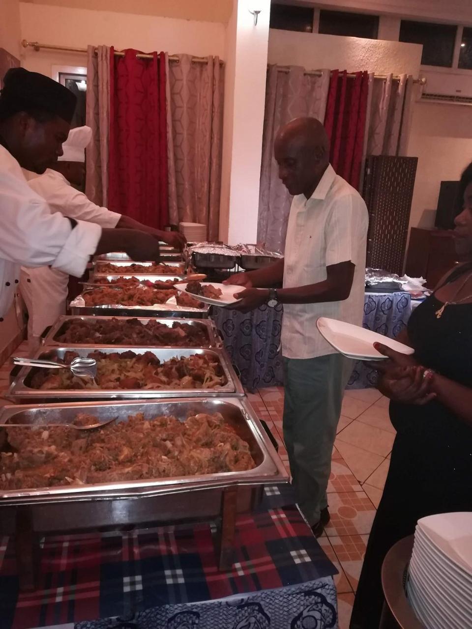 Hotel Vivi Palace Matadi Luaran gambar