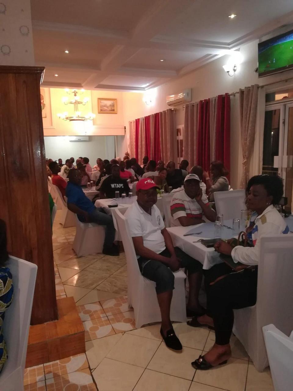 Hotel Vivi Palace Matadi Luaran gambar