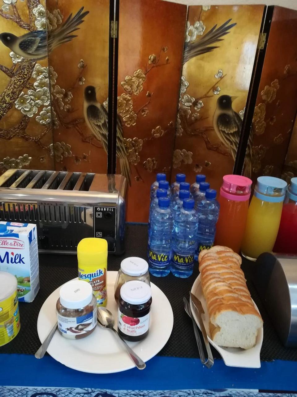 Hotel Vivi Palace Matadi Luaran gambar